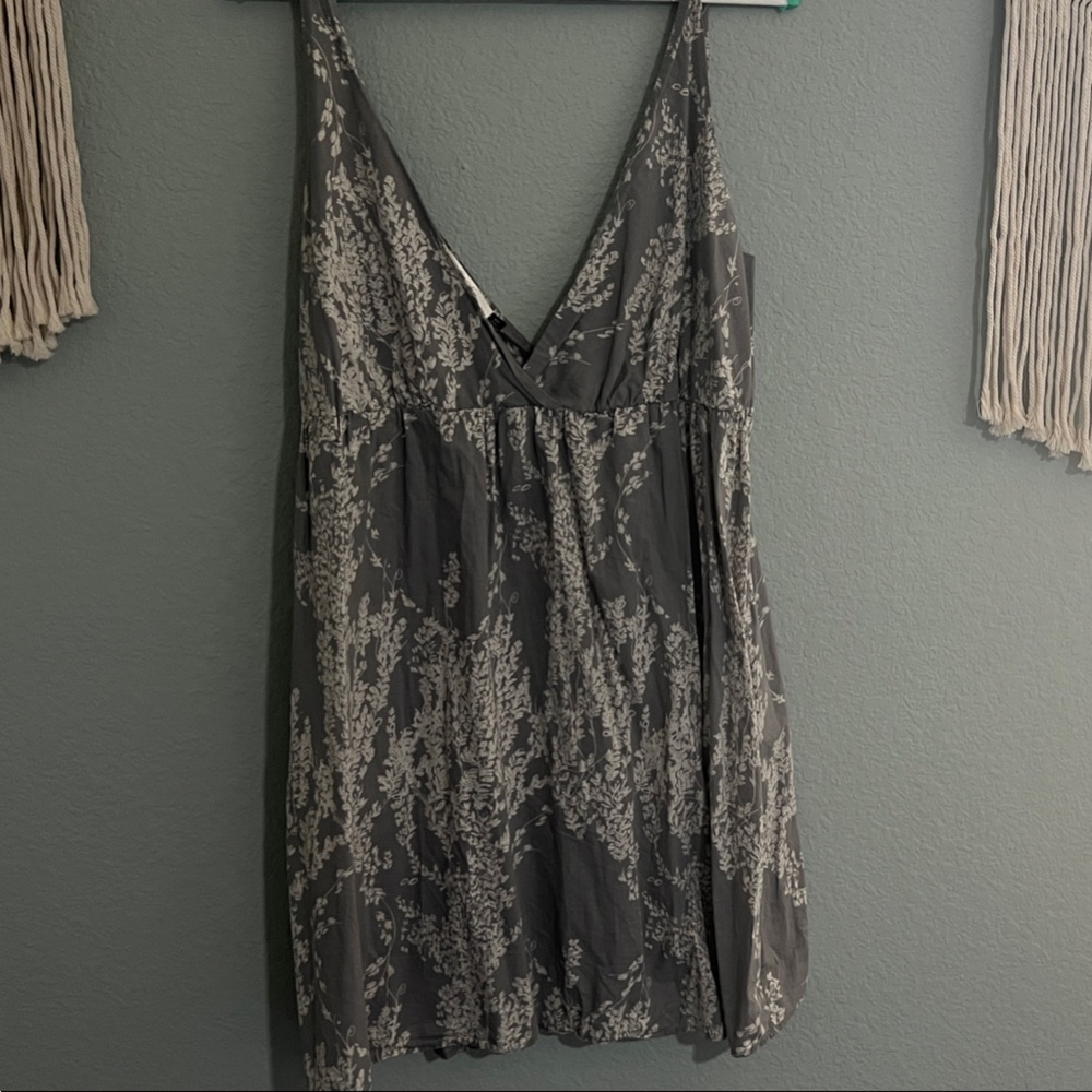 Old Navy Gray and White Backless Dress